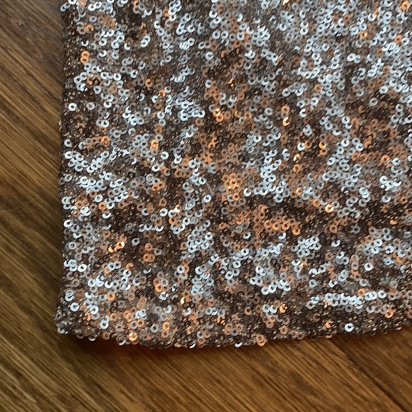 Forever 21 Gold sequin Mini-skirt - Picture 2 of 4